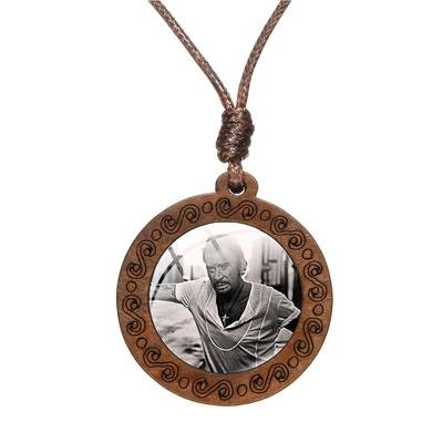 Collier pendentif bois Johnny Hallyday - Photo 16 modèles | Johnny Hallyday Fanclub