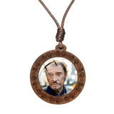 Collier pendentif bois Johnny Hallyday - Photo 16 modèles | Johnny Hallyday Fanclub