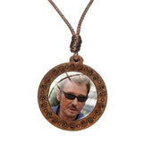Collier pendentif bois Johnny Hallyday - Photo 16 modèles | Johnny Hallyday Fanclub