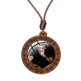 Collier pendentif bois Johnny Hallyday - Photo 16 modèles | Johnny Hallyday Fanclub